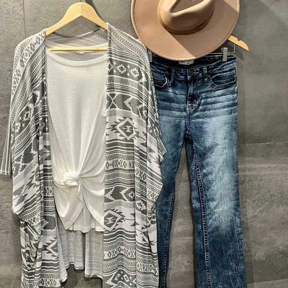 Grey sage boho chic cardi and top.  One size. Knot it, hat it, and smash it in s